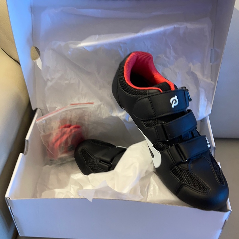 NWT Peloton Women’s Spin Shoes SIZE 9/40